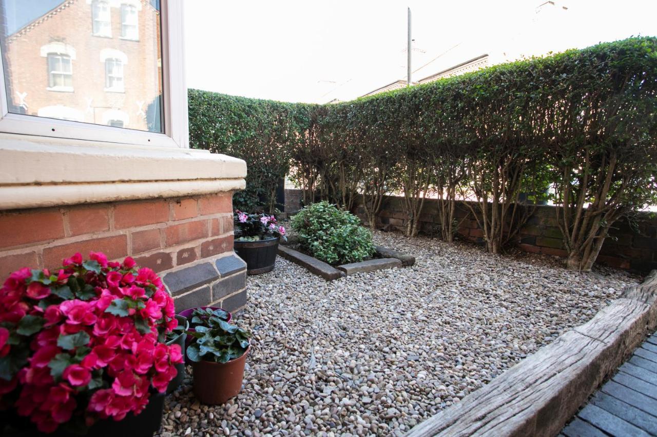 Spring Villa Leicester Exterior photo