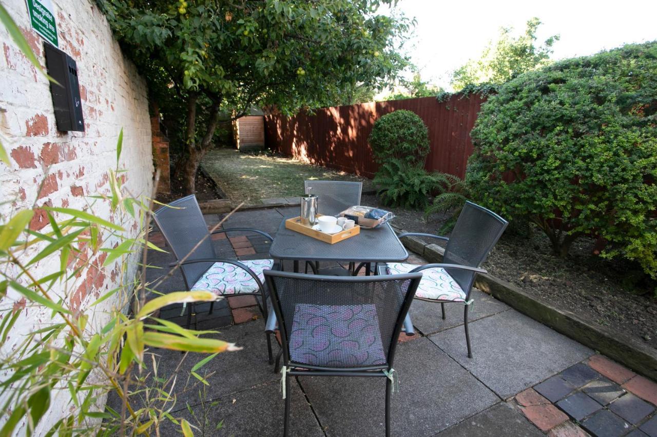 Spring Villa Leicester Exterior photo